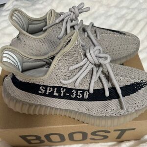 adidas Yeezy Boost 350 V2 - Gray and Black